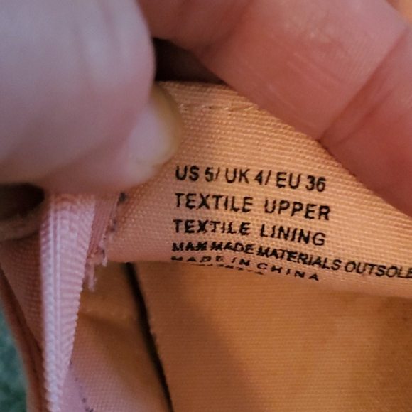 🥿Girls size 5 shoes🥿 - Picture 5 of 5